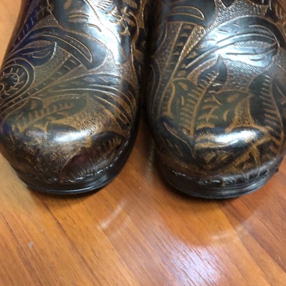 Dansko Tooled Leather Wooden Heel Clog Size 37 Antique Brown Floral - Picture 4 of 10